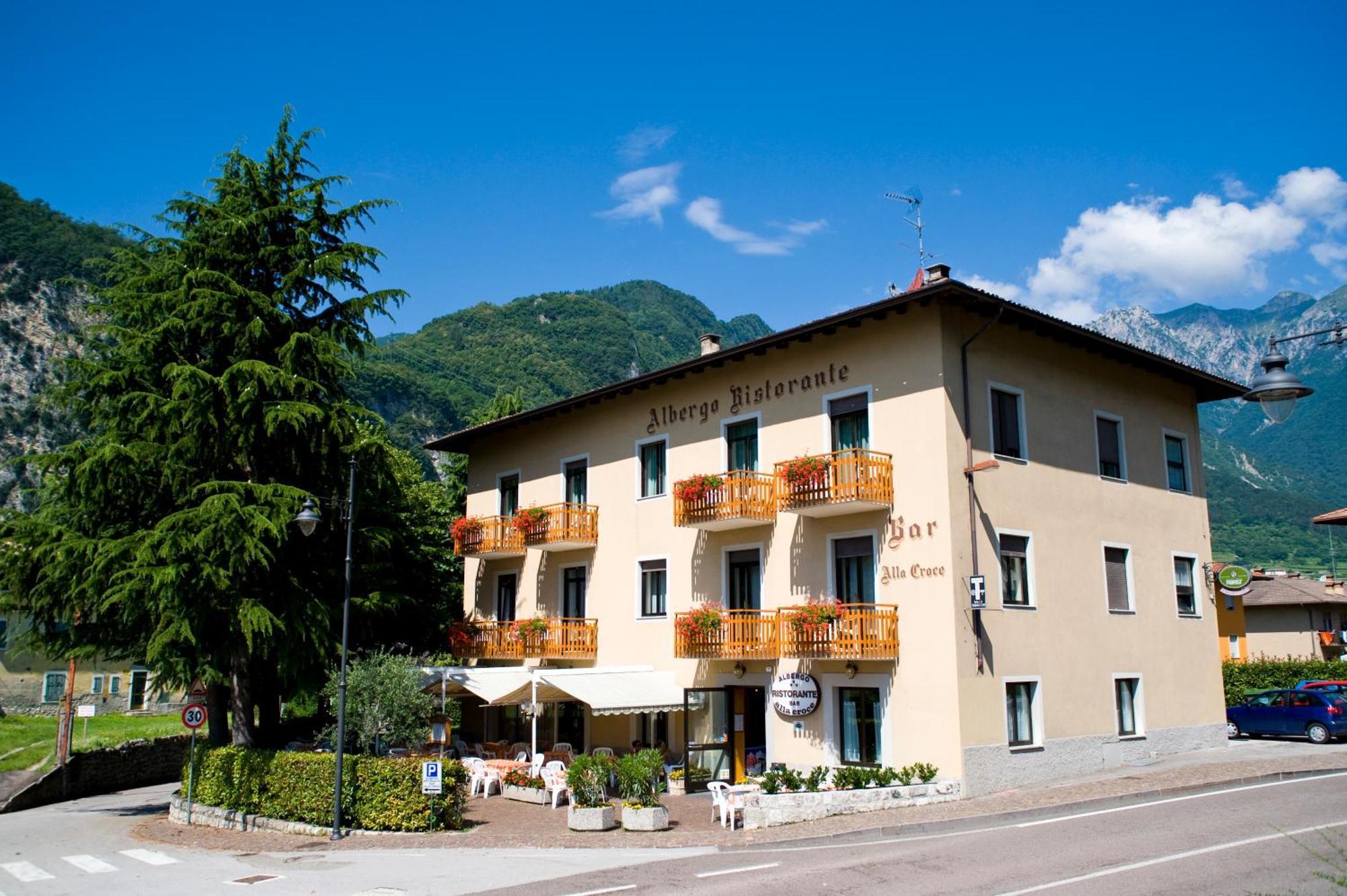 Hotel Antica Croce - Gardaslowemotion Tenno Exteriör bild